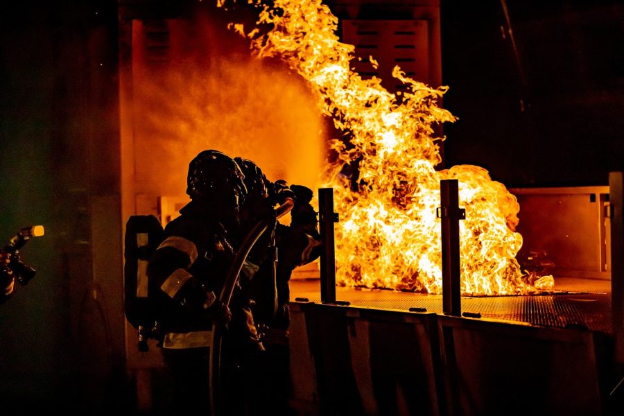 Penanganan Gas Bocor di Kantor Camat oleh Dinas Damkar Tanjungpinang